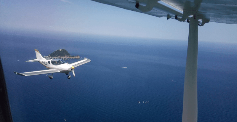 Esperienza per pilotare un aereo a Villanova d'Albenga in Liguria