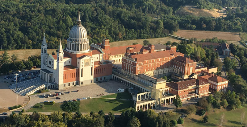 Panorami mozzafiato con un volo in autogiro vicino a Torino