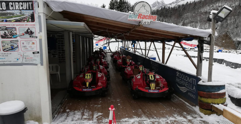 Guida in drift su ghiaccio alla pista go kart di Andalo
