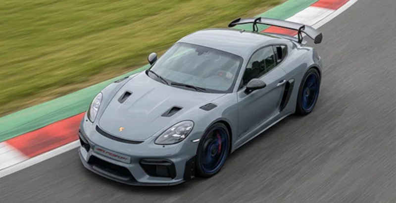 Vista dall'alto della Porsche 718 Cayman GT4 RS da corsa