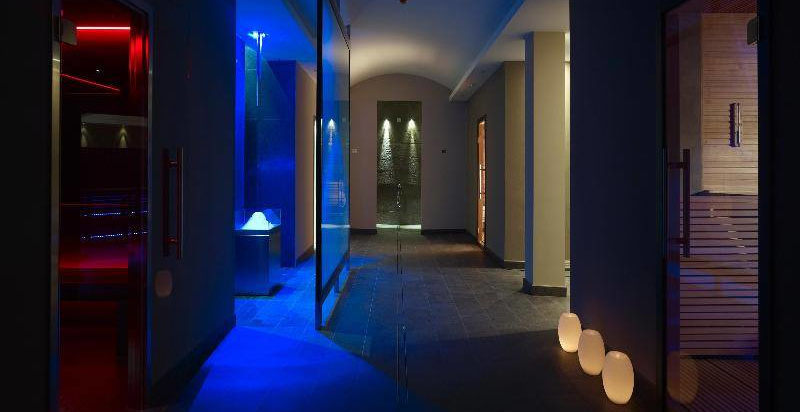 Ambiente elegante e rilassante per coppie nella spa