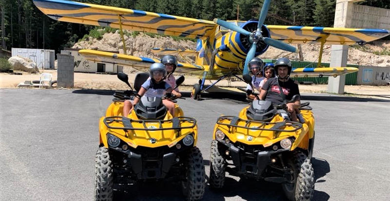 Divertimento in quad: amici insieme in un'avventura in Calabria