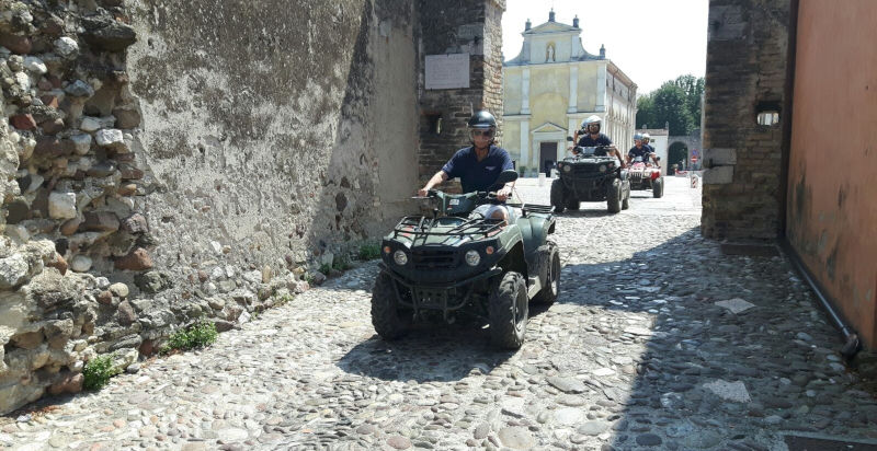 Guida un quad attraverso i sentieri del Lago di Garda