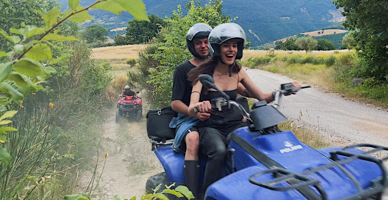 Sentieri sterrati per quad nelle colline umbre