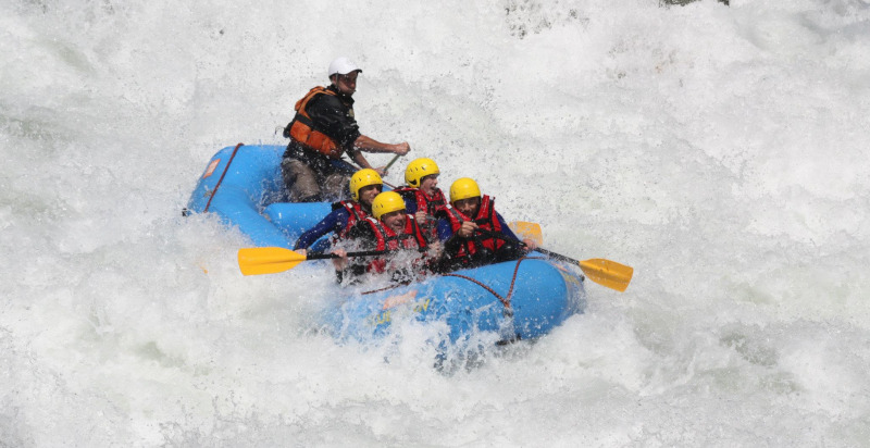 Guida un gommone lungo il fiume Rienza, rafting in Alto Adige