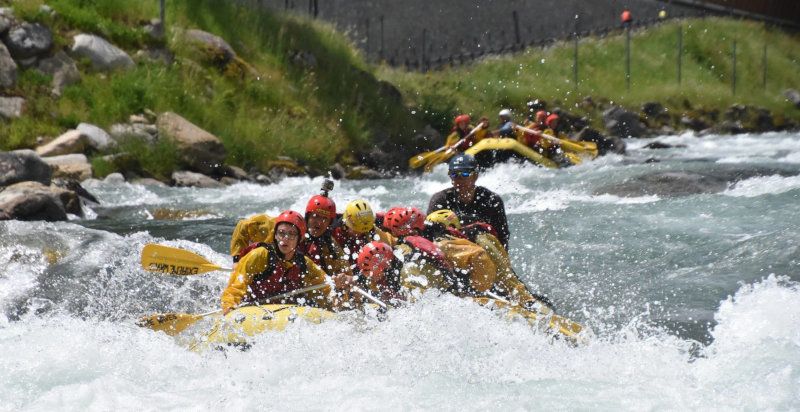 Partecipanti al rafting in Val di Sole in Trentino