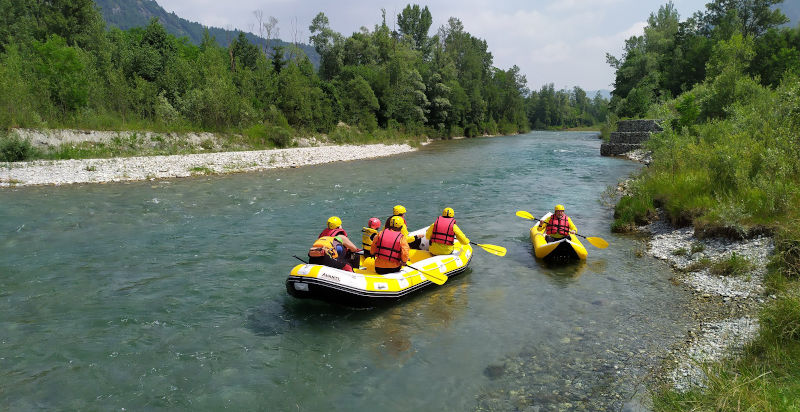 Esperienza rafting adatta a famiglie sul fiume Stura