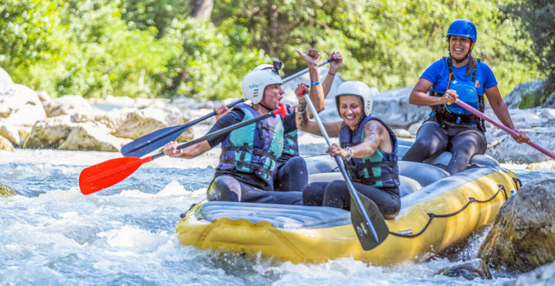 Paesaggi naturali del fiume Sangro durante il rafting