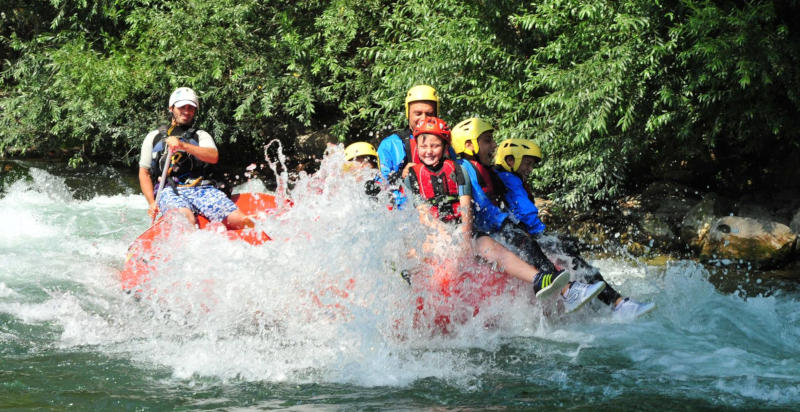 Emozionante discesa rafting sul fiume Noce, tra rapide e paesaggi mozzafiato