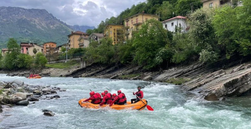 Discesa rafting sul fiume Brembo tra le rapide della Val Brembana