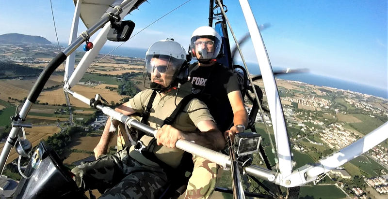 Addio al celibato in deltaplano monte Conero