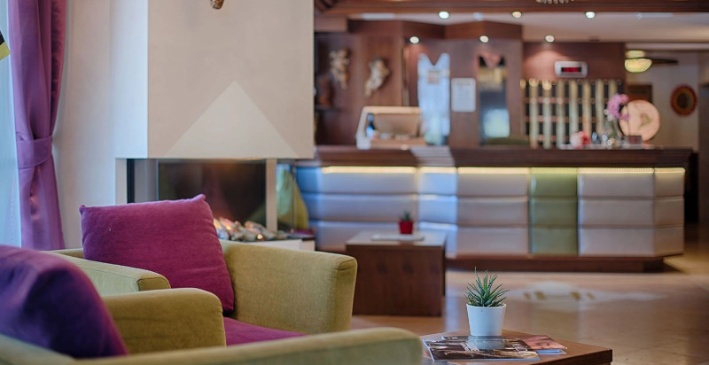 Hall e reception dell'Active Hotel Malita ad Arabba