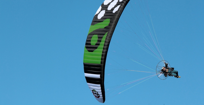 Regala volo paramotore Novara