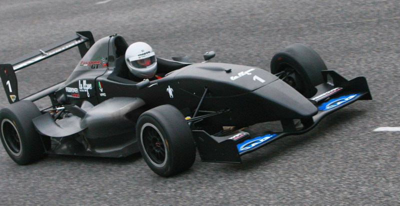 Regalare un'esperienza di guida su Formula Renault