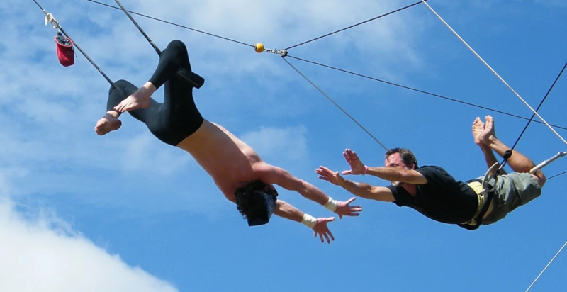 Acrobazie trapezio volante ragazzi