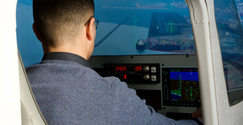 Simulazione di volo su jet professionale a La Spezia