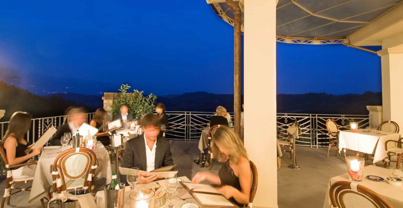 Cena nel ristorante di Villa La Borghetta, resort Toscana con spa