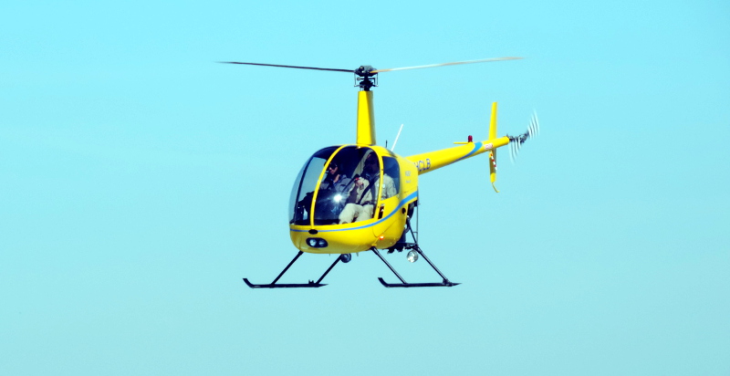 Adrenalina e avventura nel pilotare un elicottero a Roma