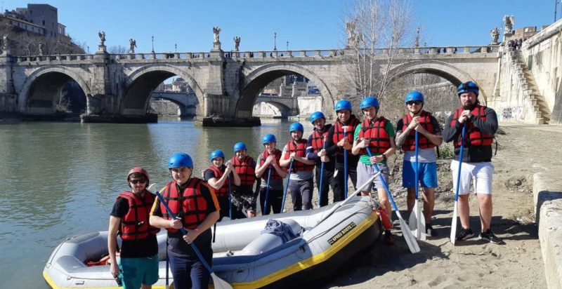 Avventura di rafting nel fiume Tevere a Roma, lontano dal caos