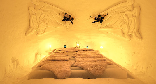 Sculture di ghiaccio artistiche nell’igloo a Ötz