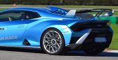Dettaglio del posteriore della Lamborghini Huracàn STO sulla pista di Pergusa