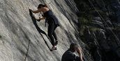 Esperienza outdoor di arrampicata sportiva su roccia naturale