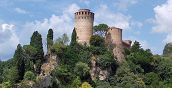 Veduta della Rocca Manfrediana tra i colli romagnoli