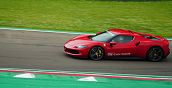 regalare l'esperienza di guida su pista a bordo della Ferrari 296 GTB sul circuito di Ugento