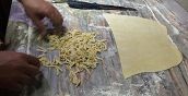 Pasta fatta a mano per la cena in barca a Milazzo