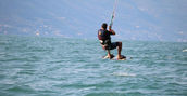 Esperienza di kitesurf per principianti e avanzati al Lago di Garda