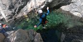 Avventura outdoor con canyoning tra rocce e acqua ad Arenzano