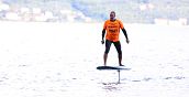 Rider in azione con e-foil sul Lago di Garda