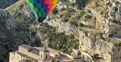 Esperienza romantica in mongolfiera volando sopra Matera