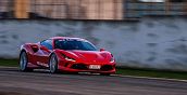 Ferrari F8 Tributo V8 biturbo protagonista di una guida emozionante sul circuito siciliano