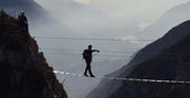Passaggi aerei e ponti sospesi nella Ferrata delle Aquile