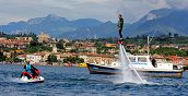 Esperienza unica di flyboard al Lago di Garda