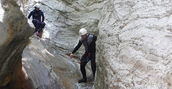 Percorso di canyoning tra scivoli naturali a Orvieto