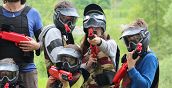 Squadre pronte per la battaglia nel paintball a Caldes