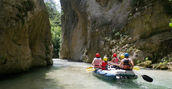 Gruppo di partecipanti al rafting sul fiume Corno