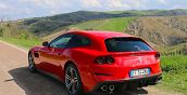Guida Ferrari GTC4 Lusso V12 su strada a Maranello