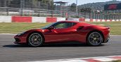 Guidare una Ferrari 296 GTB in pista a San Martino del Lago