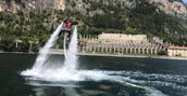 Divertimento estivo con jetpack sul Lago di Garda a Porto Tignale