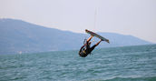 Lezione di kitesurf sul Lago di Garda con attrezzatura inclusa