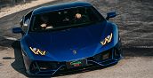Lamborghini in azione sul circuito di Modena, perfetta per gli appassionati di velocità