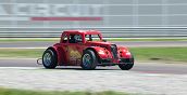 Esperienza di guida unica con una Legend Car in pista