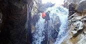 Calata con corda canyoning Gola Fossaceca Teramo