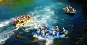 Adrenalina e divertimento in rafting sulle acque cristalline del fiume Gari
