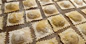 Ravioli fatti a mano dai partecipanti al corso di pasta fresca alla Fattoria Agata