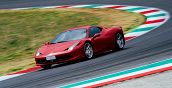 Regalare un'esperienza unica: Ferrari in pista al Mugello vicino Firenze