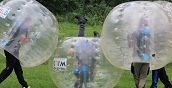 Squadra impegnata a giocare a Bubble Football in Val di Sole